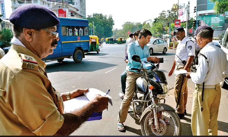 Ahmedabad Residents Pay Hefty Fines for Traffic Violations, Helmet Rule Tops Offenses Ahmedabad: Traffic rule violations in Ahmedabad have reached an alarming level, with thousands of residents being penalized daily. According to recent data from the city’s traffic police, residents collectively paid an average fine of Rs 79.76 lakh per day in the first 55 days of 2025. During this period, a staggering 6,54,651 violators were caught, contributing to a total fine collection of Rs 43.07 crore. Riding Without Helmets: The Most Common Offense The most significant portion of fines was imposed on two-wheeler riders for not wearing helmets. A total of 4,18,770 motorists were penalized for this violation, resulting in a fine collection of Rs 20.93 crore. Despite continuous awareness campaigns by traffic authorities, many commuters continue to disregard the helmet mandate, putting their safety at risk. Reckless Driving and Speeding Also Major Concerns Reckless driving, overspeeding, and illegal racing have emerged as other serious issues in the city. Police fined 57,482 individuals a collective Rs 10.07 crore for such violations. A senior traffic police official emphasized that stringent actions will persist against reckless drivers who endanger lives on Ahmedabad’s roads. Additionally, driving without a valid license remains a pressing problem. In the first 55 days of the year, 4,450 individuals were fined a total of Rs 1.02 crore for this offense. Officials expressed concerns over the ineffectiveness of repeated awareness campaigns, stating that strict penalties are necessary to enforce discipline among motorists. Even Policemen Not Spared In a surprising development, the traffic police’s crackdown also extended to law enforcement personnel. During a special drive initiated on February 10, a total of 186 policemen were caught riding without helmets and were fined Rs 93,000. Furthermore, 1,652 civil police personnel faced penalties amounting to Rs 82.92 lakh for the same violation. The Ahmedabad traffic police remain committed to enforcing traffic rules with increased vigilance and hefty fines. Authorities have urged residents to comply with safety regulations, stressing that following traffic laws is essential for reducing road accidents and ensuring overall public safety.