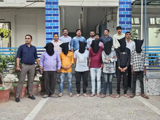 ahmedabad-police-arrest-jewellery-store-robbery-gang