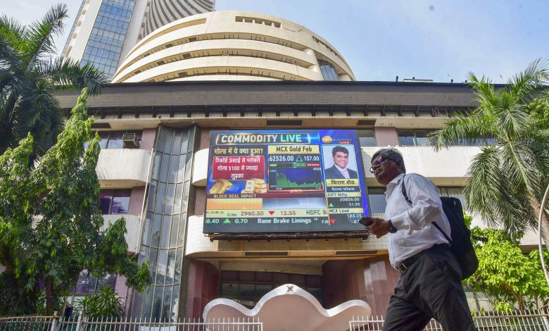 Sensex Dips for 4th Straight Day as IT Stocks Slide Amid US Growth Fears