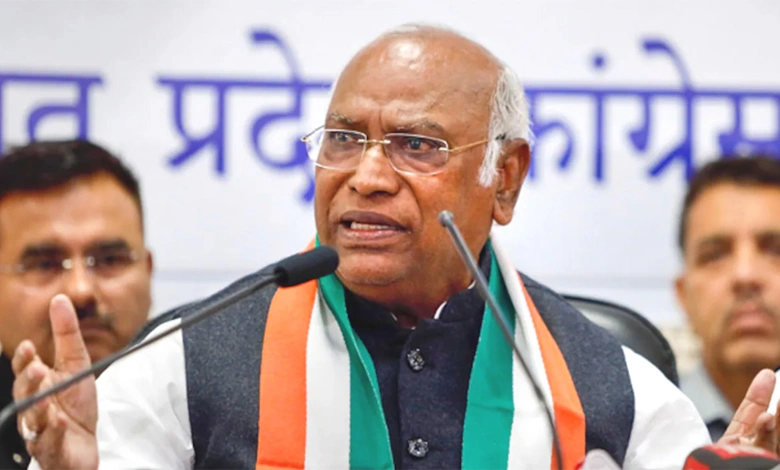 Congress Leader Mallikarjun Kharge Condemns Pahalgam Terror Attack, Urges Unified Response