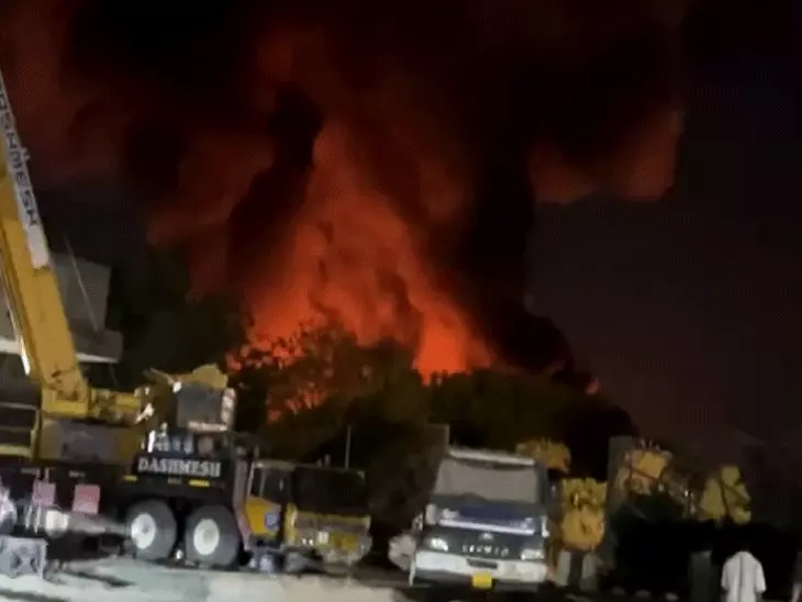 A fire broke out in a chemical factory in the Vatva GIDC area of ​​Ahmedabad. After receiving information about the incident, more than 10 fire brigade vehicles and high officials reached the spot.