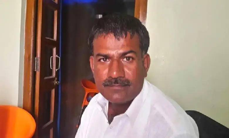 Government employee visited Pakistan 6–7 times.