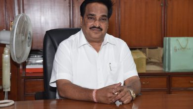 Union Jal Shakti Minister CR Patil on Saturday made a striking statement at the Global Investor Conference, refusing to accept a bouquet or memento.