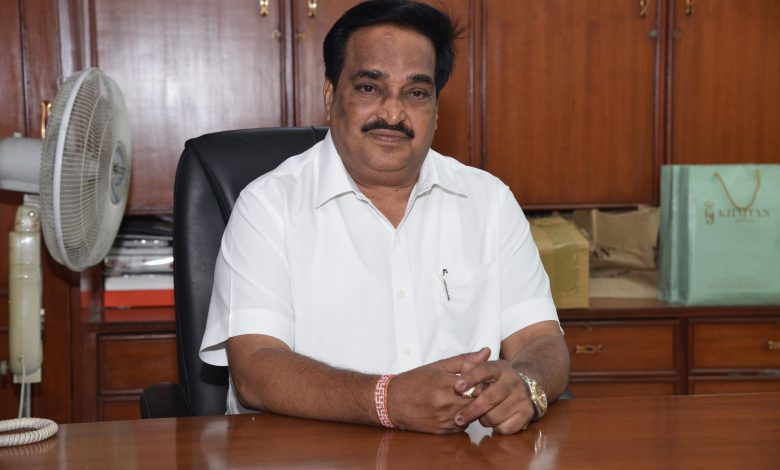 Union Jal Shakti Minister CR Patil on Saturday made a striking statement at the Global Investor Conference, refusing to accept a bouquet or memento.