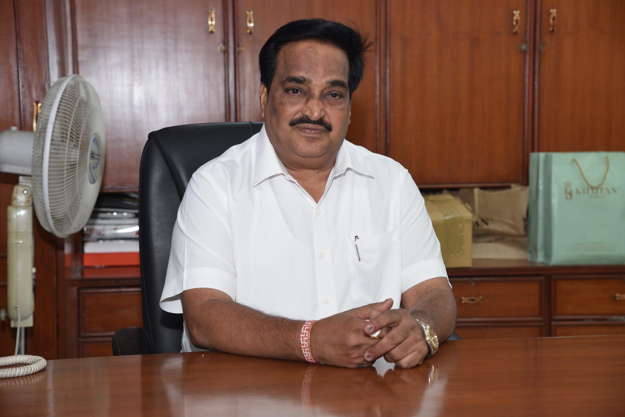 Union Jal Shakti Minister CR Patil on Saturday made a striking statement at the Global Investor Conference, refusing to accept a bouquet or memento.