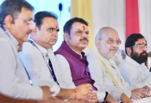 Union Home Minister Amit Shah and CM Devendra Fadnavis present an award to Savarkar Pratishthan.