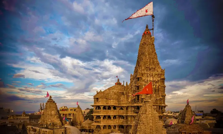 Dwarkadhish temple under blackout orders as security tightens in Gujarat amid rising India-Pakistan tensions and emergency curbs.