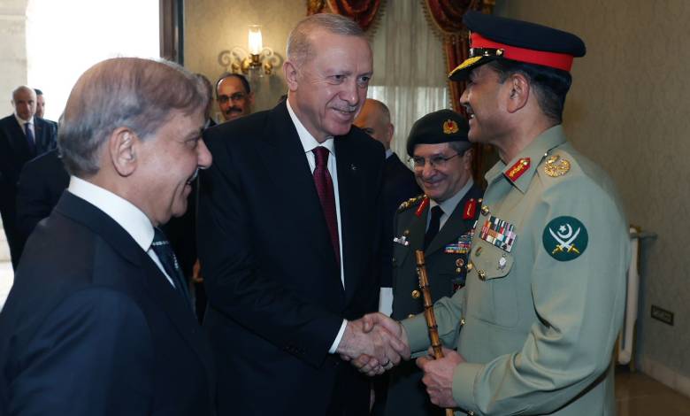 Pakistani PM Shehbaz Sharif and Army Chief General Asim Munir meeting Turkish President Erdogan in Istanbul May 2025