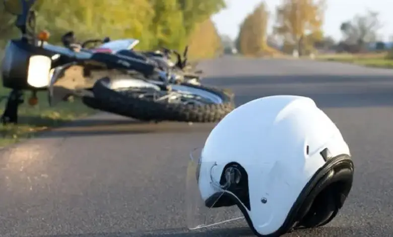 Fatal scooter accident in Jamnagar near Falla after dog crosses road; one man killed, another seriously injured.
