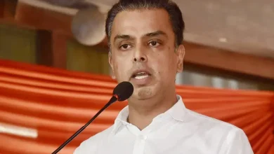 Deora criticizes Thackeray's Europe vacation during Pahalgam attack, praises Shinde's leadership.  