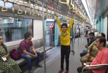 Mumbai Metro Aqua Line station with commuters using free Wi-Fi to stay connected amid mobile network outages.