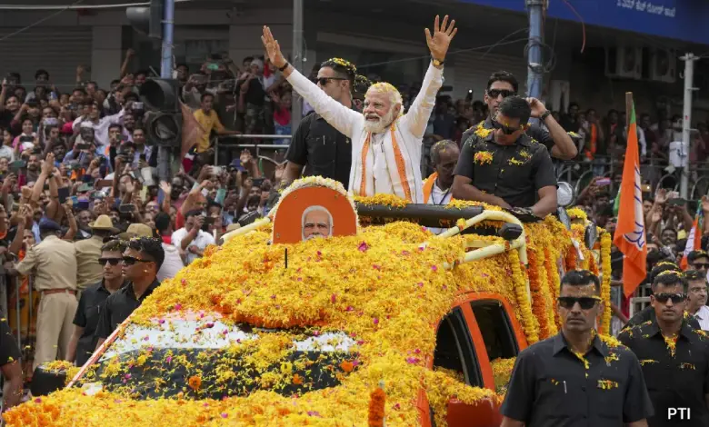 PM Modi roadshow traffic diversion map showing closed routes and alternative paths in Ahmedabad from airport to city center | PTI