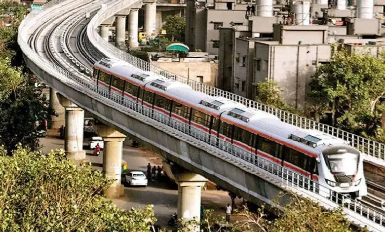 Ahmedabad Metro train on Shahpur–Old High Court route resumes service after theft-related suspension and cable repair.