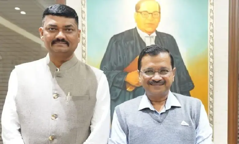 The Aam Aadmi Party (AAP) that was riding high after winning the Visavadar Assembly seat in the bypoll, faced a setback on Thursday after the party's Botad MLA Umesh Makwana resigned as whip.