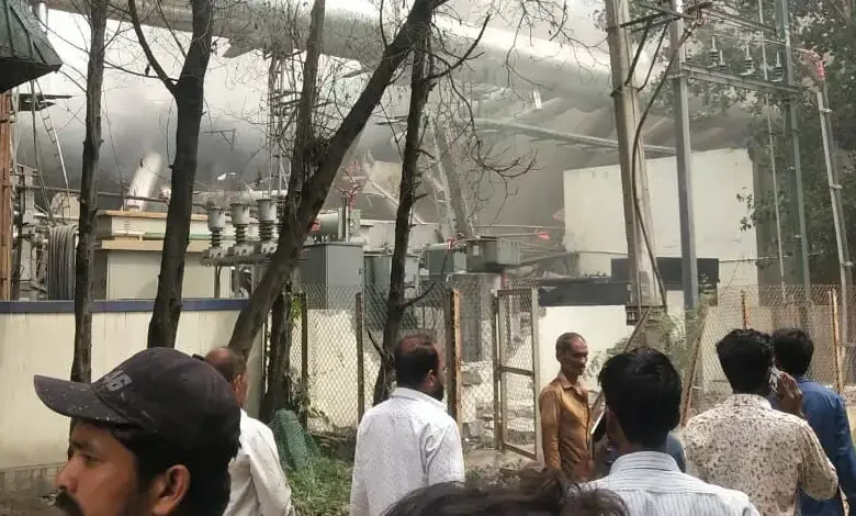 At least 10 workers were killed and over 20 sustained serious injuries after a reactor exploded at Seegachi Chemicals located in the Pasamailaram Industrial Area near Patancheru in Sangareddy district on Monday morning.