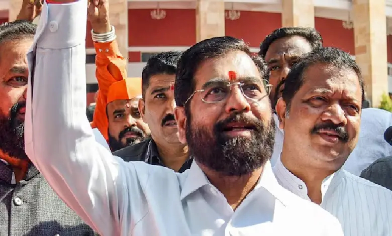 Maharashtra Deputy Chief Minister Eknath Shinde's travel from Jalgaon to Mumbai was delayed by nearly an hour on Friday.