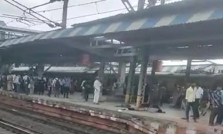Five passengers are dead after falling onto the track from a local train going towards the Chhatrapati Shivaji Maharaj Terminus in Mumbai.