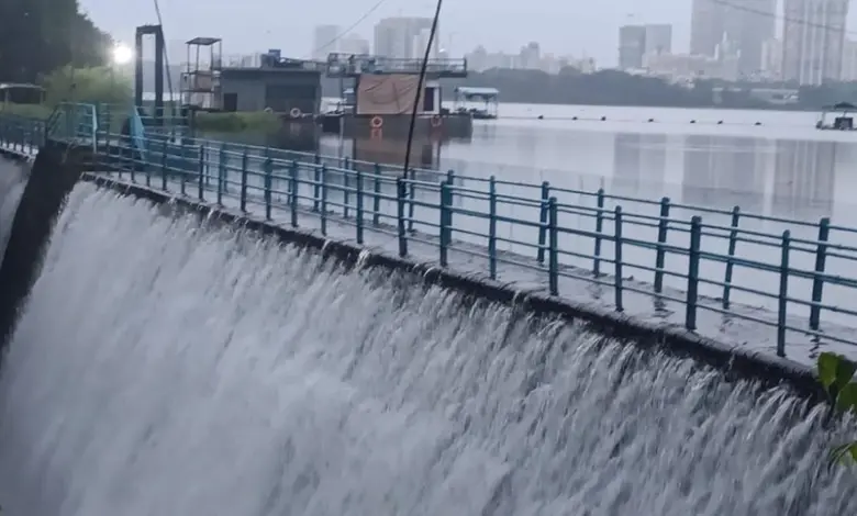 Mumbai’s Powai Lake Overflows as Heavy Rains Soak City