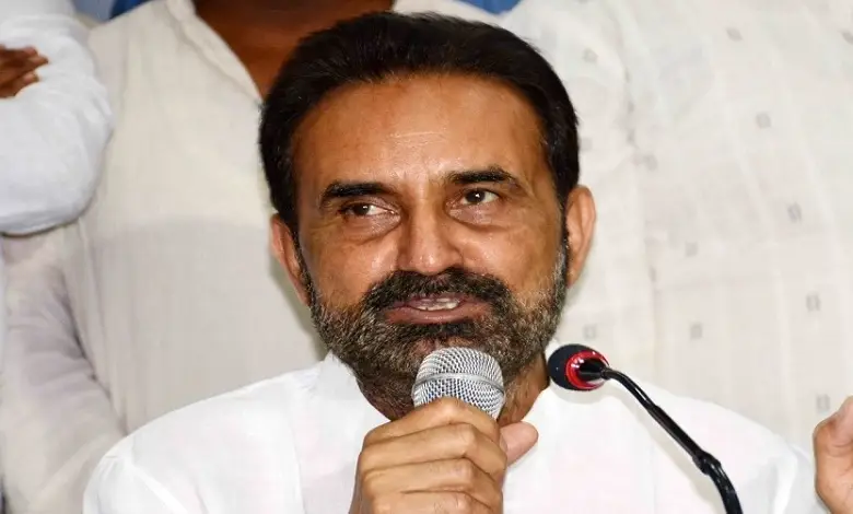 Shaktisinh has resigned from the post of Congress state president.
