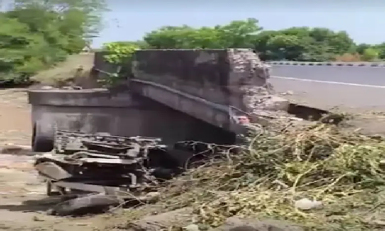 Bolero crash on Rajkot-Bhavnagar highway; car broke divider and plunged into canal, killing two, including a government engineer.