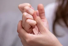 "The Truth About Knuckle Cracking: Is It Really Bad for Your Joints?"