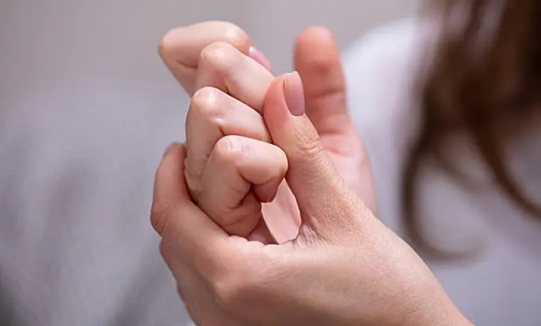 "The Truth About Knuckle Cracking: Is It Really Bad for Your Joints?"