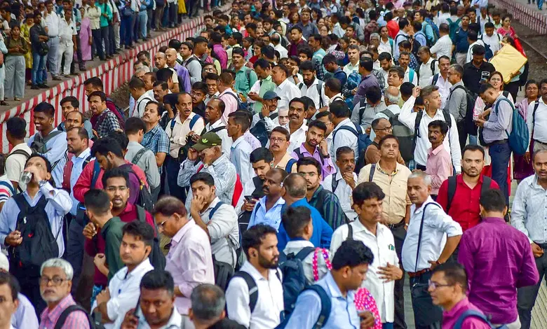 Snag in Navi Mumbai affects local train services on Harbour line !