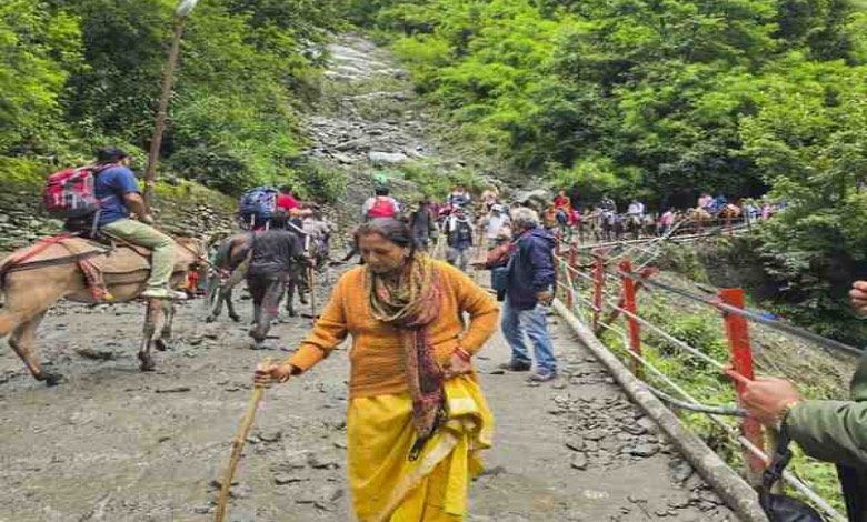 Tragedy on Kedarnath Trek: Two People Killed in Landslide on Kedarnath Trek Route