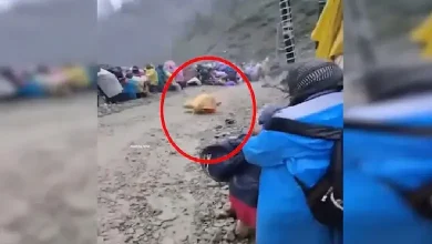 A woman lost her life while five other Amarnath Yatra pilgrims sustained injuries after incessant rainfall triggered rockslides and mudslides late Wednesday evening.