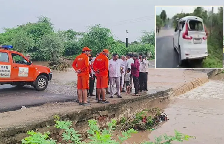A horrific accident took place late at night near Godhavata village in Ranpur taluka. Car, which was going from Bochasan to the famous pilgrimage destination of Salangpur