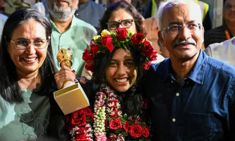 After returning from Georgia as the youngest ever Women’s World Chess Champion, 19-year-old Divya Deshmukh of Nagpur has dedicated her newly earned Grandmaster (GM) title to her late coach Rahul Joshi.