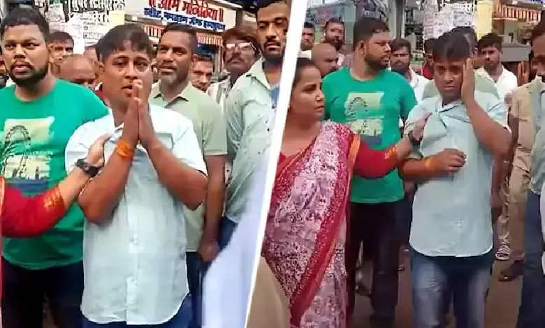 A migrant auto-rickshaw driver was brutally beaten in broad daylight in Maharashtra's Palghar district.