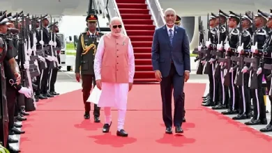 Prime Minister Narendra Modi, who is on an official visit to the Maldives, was welcomed with a 21-gun salute at the 60th Independence Day celebrations in the Maldives.