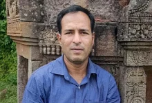 An Assistant Professor at the Central University of Karnataka in Kalaburagi has been accused of pressuring female students to wear the hijab during a field trip.