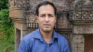 An Assistant Professor at the Central University of Karnataka in Kalaburagi has been accused of pressuring female students to wear the hijab during a field trip.