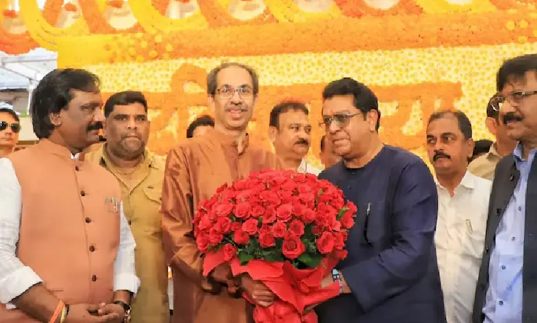 Maharashtra Navnirman Sena (MNS) chief Raj Thackeray visited Matoshree, the residence of the Thackeray family in Mumbai.