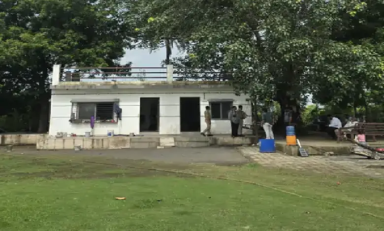 A horrific incident has taken place in Surat. Three members of the same family have tragically died due to suffocation in Bhatha village of Surat.