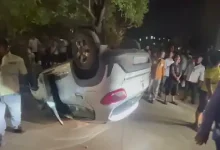 Overturned car near Khiskoli Circle, Vadodara, after late-night accident involving divider collision and traffic disruption.