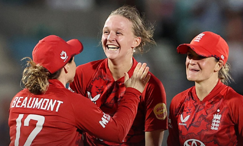 India Women’s lose T20I on the last ball against England