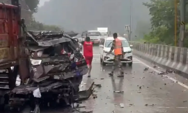 Deadly Pile-Up on Mumbai-Pune Expressway: One Killed, 18 Injured in Multi-Vehicle Crash