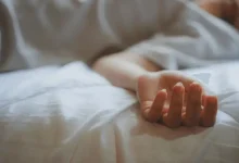 20-year-old Surat woman found dead at home; family suspects live-in partner in alleged murder case under police investigation.