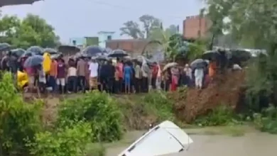 Eleven people died on Sunday after a Bolero carrying 15 passengers lost control and plunged into a canal in Uttar Pradesh’s Gonda district.