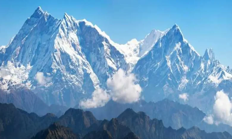 Rapid glacier melt caused by global warming has doubled the number of rivers in the Himalayan region over the past decade, according to a study published in AGU Advances.