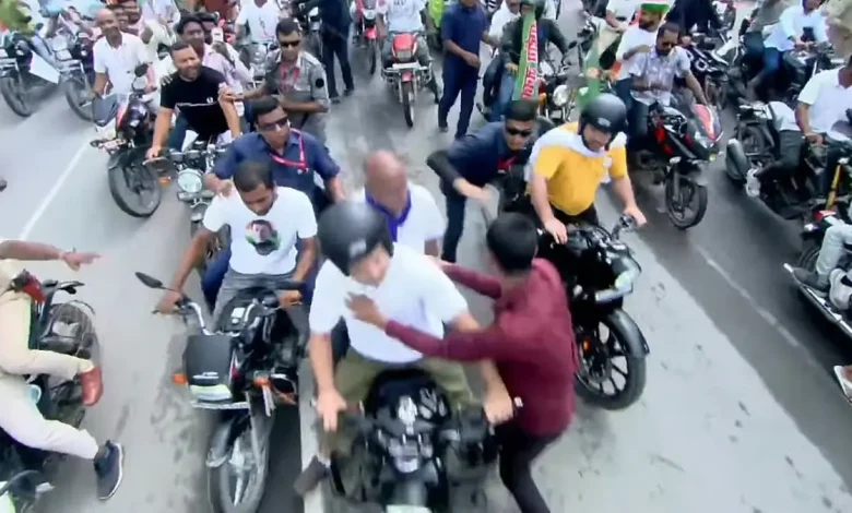 A dramatic moment unfolded during Congress leader Rahul Gandhi and RJD’s Tejashwi Yadav’s motorcycle rally in Bihar’s Purnea district on Sunday.