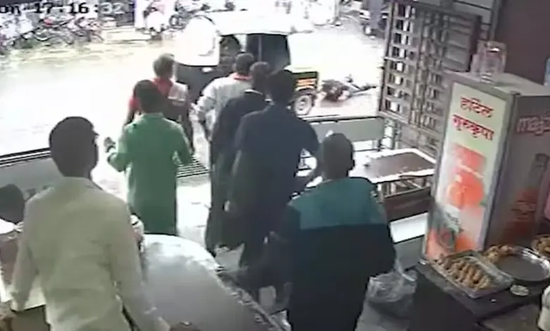 Drunk Autorickshaw Driver Drags Woman Cop in Dramatic Maharashtra Chase
