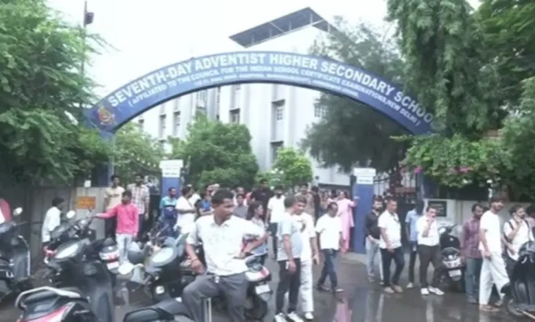 Ahmedabad School Stabbing: Class 8 Student Kills Class 10 Student, Sparks Outrage and Violence at Seventh Day School