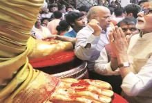Amitabh Bachchan is a loyal devotee of Lord Ganesha, like millions of others. Every year, Big B visits Mumbai's famous Lalbaugcha Raja with his family.