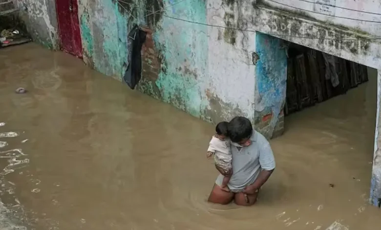 The wave of chaos and destruction across the national capital continued on Thursday as intermittent rains and the swelling Yamuna River left vast low-lying areas submerged.