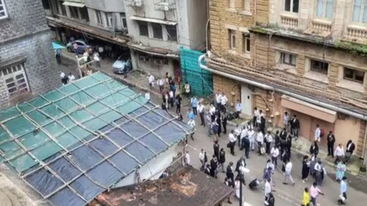 The Delhi and Bombay High Courts received bomb threats on Friday.