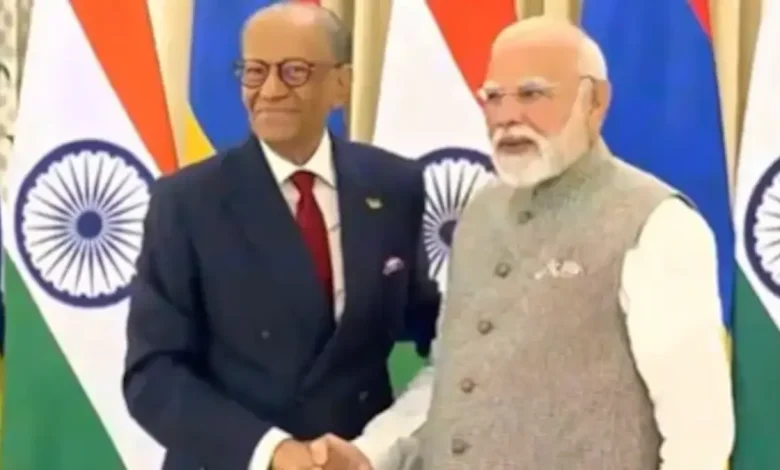 Prime Minister Narendra Modi hosted his Mauritius counterpart Navinchandra Ramgoolam in Varanasi today.